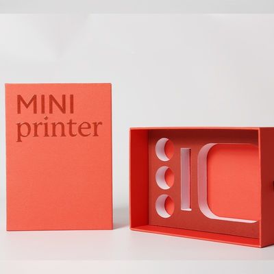 Verpackung für Schubladen aus Karton mit Embossing-Logo und EVA-Einsatz