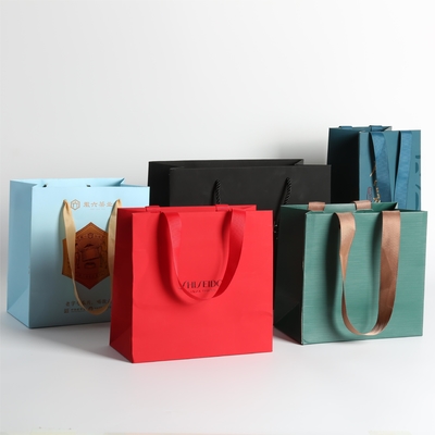 kaufen Öko-freundliche Papiertaschen mit Logo, Luxus-Seidenband Papiertaschen online manufacture