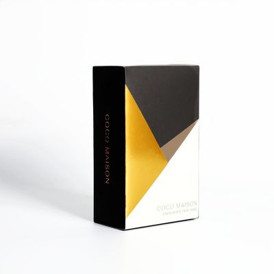 Verpackungskarton mit Gold-Logo